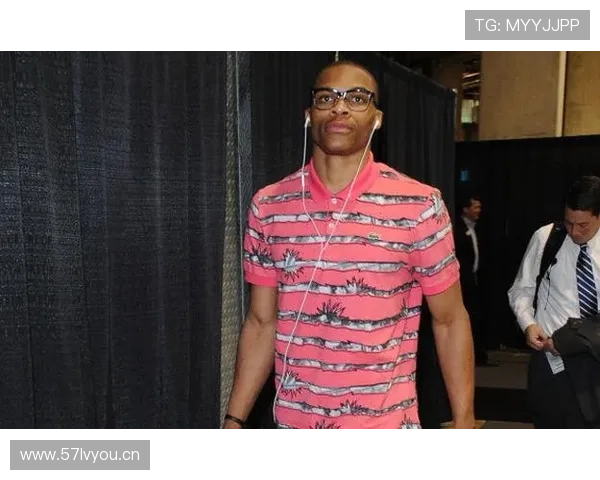 威少衣柜里塞满紧身衣，训练完直接走秀？