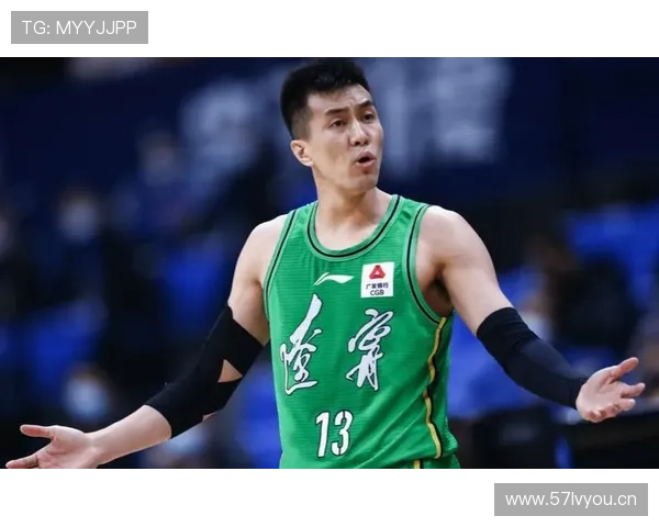 郭艾伦晒豪车和家常饭碗并列，瞬间有点看不懂